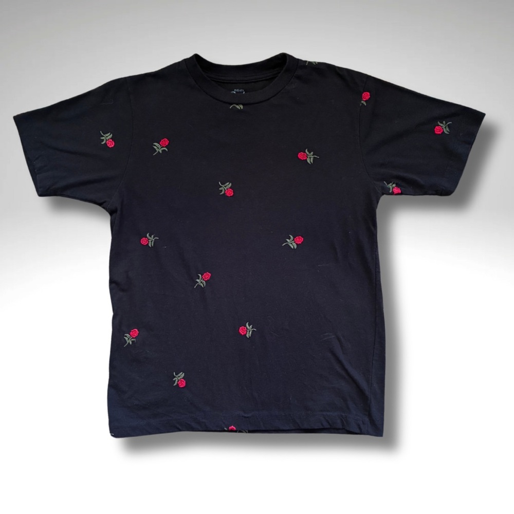 Red Rose Embroidered Short Sleeve Black Tee Tagged Youth M Fits Womens S